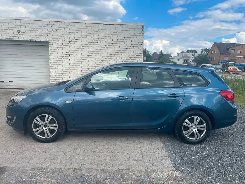 Gebraucht Opel Astra Edition 110 PS (80 kW) 2013 Blau Kombi