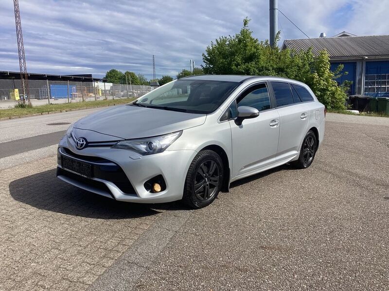 Silber Gebraucht 2018 Toyota Avensis Multidrive S Kombi | 9.499 € (Fairer Preis) - Bild 1/4