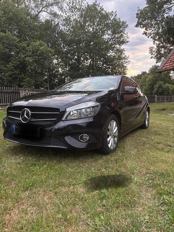 Schwarz Gebraucht 2014 Mercedes A180 Style Kleinwagen | 8.200 € (Fairer Preis) - Bild 1/4
