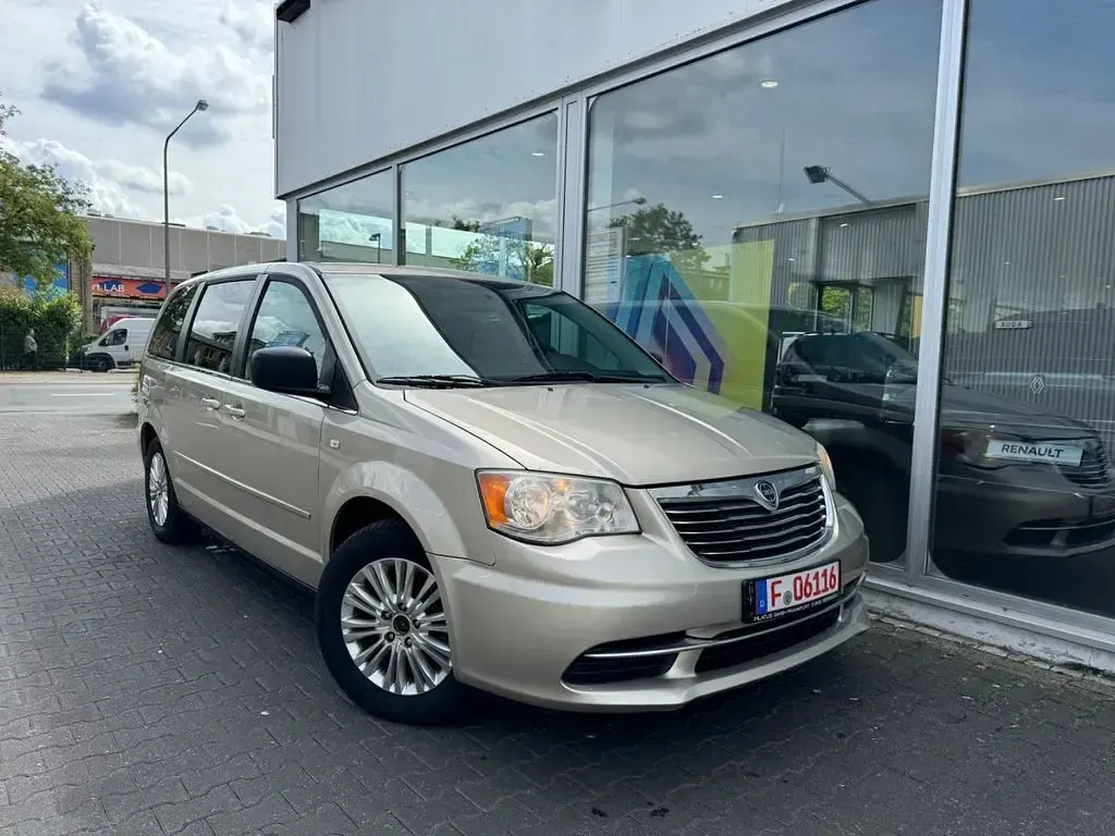 Usata Lancia Voyager Silver 177 CV (130 kW) 2014 Monovolume