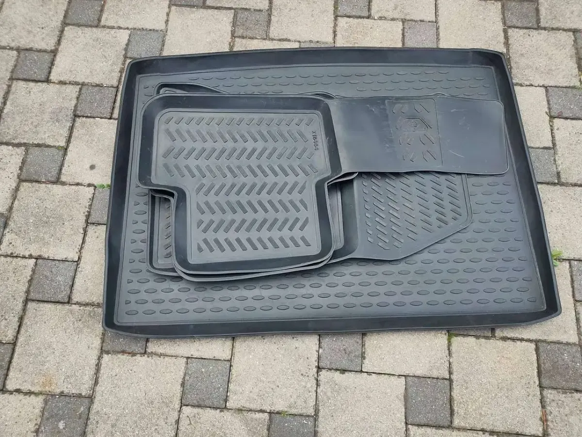 Gebraucht Mercedes B180 109 PS (80 kW) 2013 Schwarz Kleinwagen