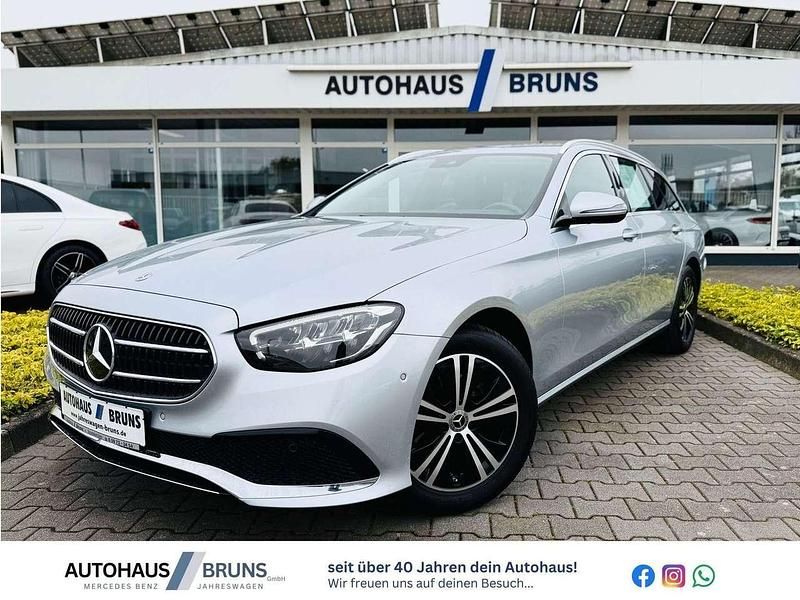 Hightechsilbermetallic Gebraucht 2021 Mercedes E220 Avantgarde Kombi | 28.995 € (Guter Preis) - Bild 1/4