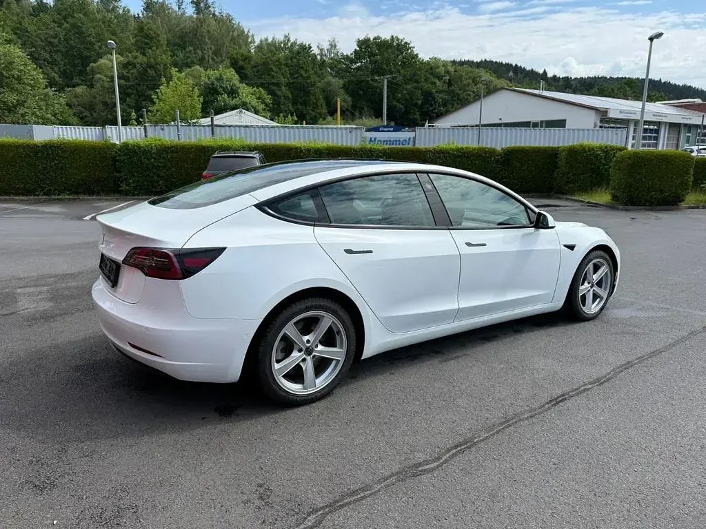 Gebraucht Tesla Model 3 RWD 239 kW (325 PS) 2022 Weiß Limousine