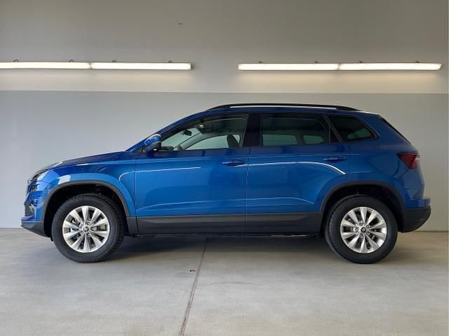 Neu Skoda Karoq Selection 150 PS (110 kW) 2025 [8x8x] race blue metallic SUV