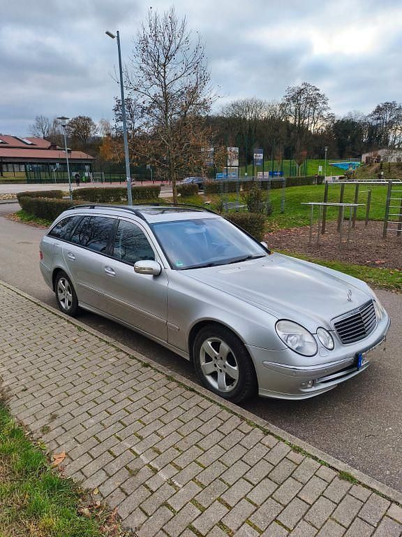 Gebraucht Mercedes E220 Avantgarde 150 PS (110 kW) 2004 Grau Limousine