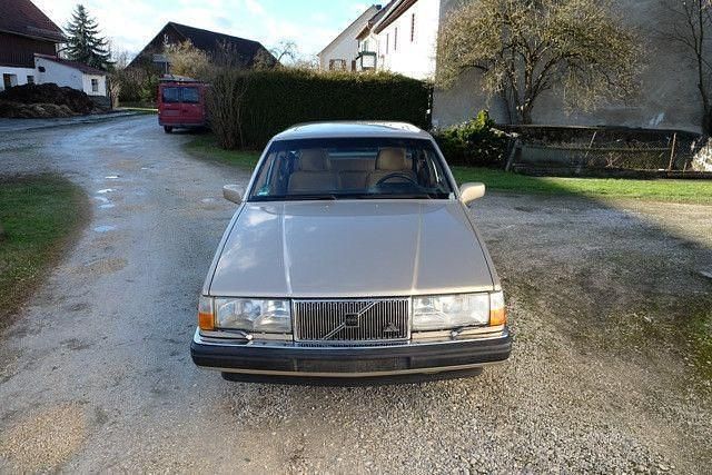 Gebraucht Volvo 760 143 PS (105 kW) 1989 Gold Limousine