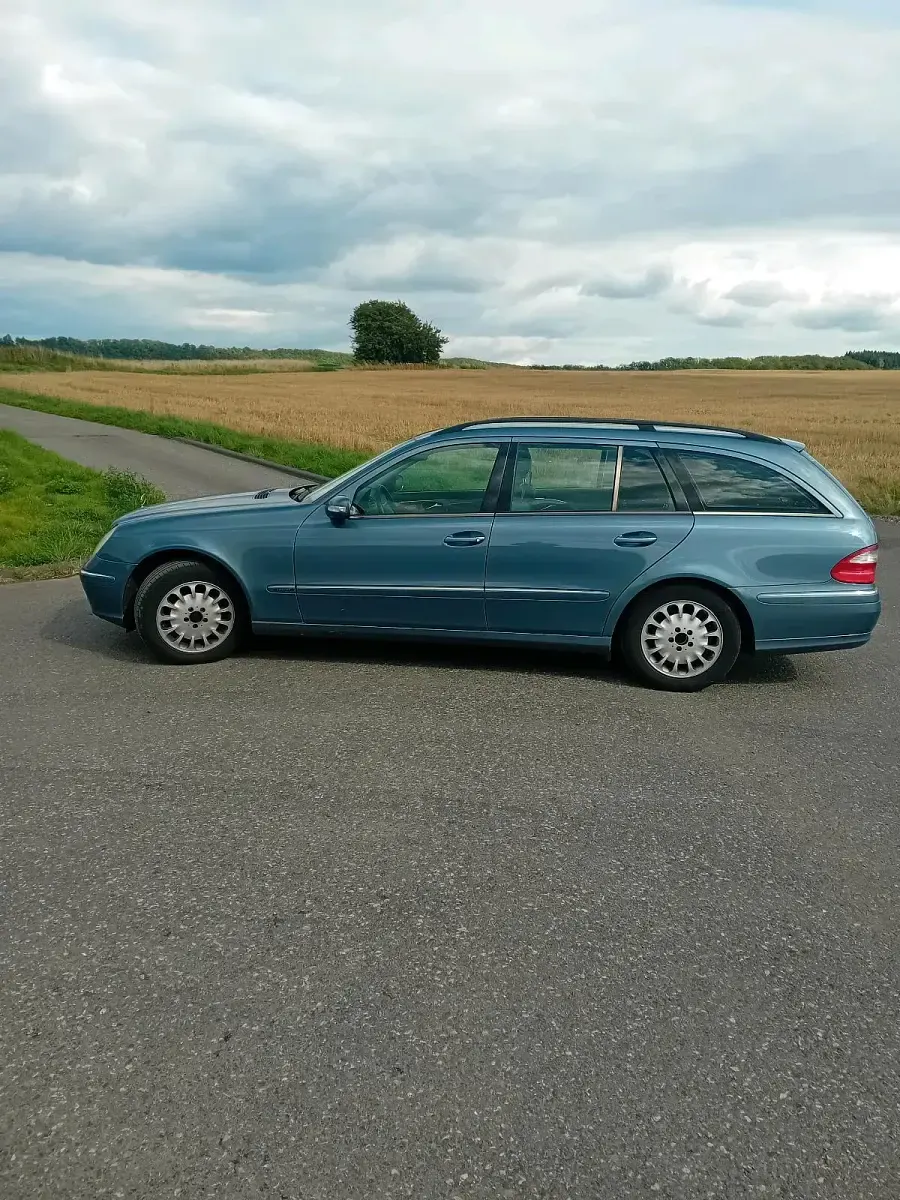 Gebraucht Mercedes E220 149 PS (109 kW) 2004 Blau Kombi