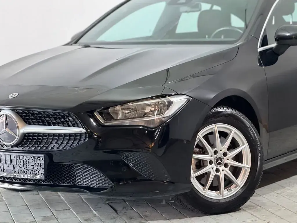 Gebraucht Mercedes CLA200 Shooting Brake 150 PS (110 kW) 2021 Schwarz Kombi