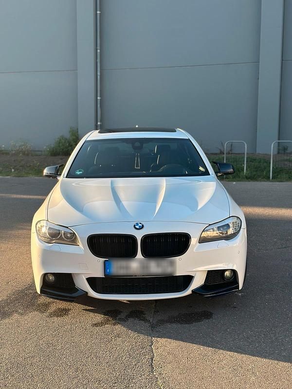 Weiß Gebraucht 2013 BMW 530 M Sport Limousine | 16.400 € (Teuer) - Bild 1/4