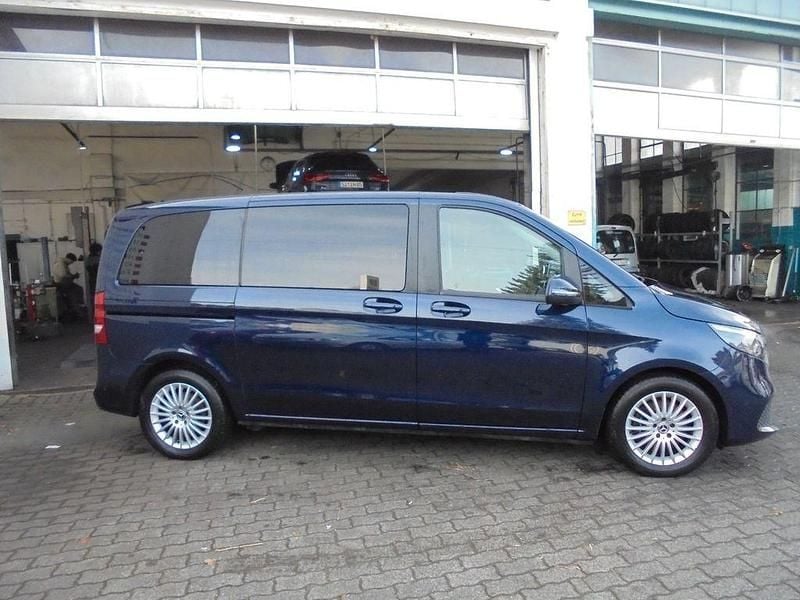 Gebraucht Mercedes V250 190 PS (139 kW) 2020 Cavansitblau metallic Van / Kleinbus