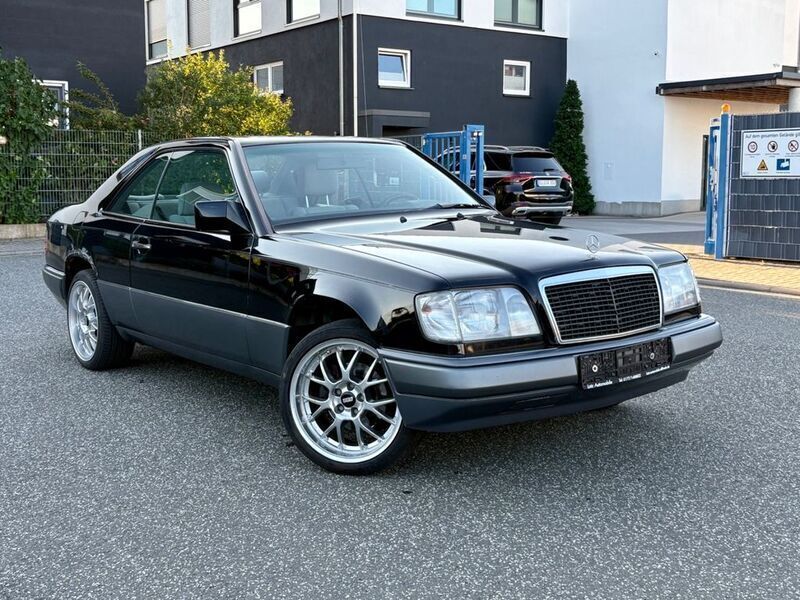 Schwarz Gebraucht 1994 Mercedes E220 Coupé | 3.990 € - Bild 1/4