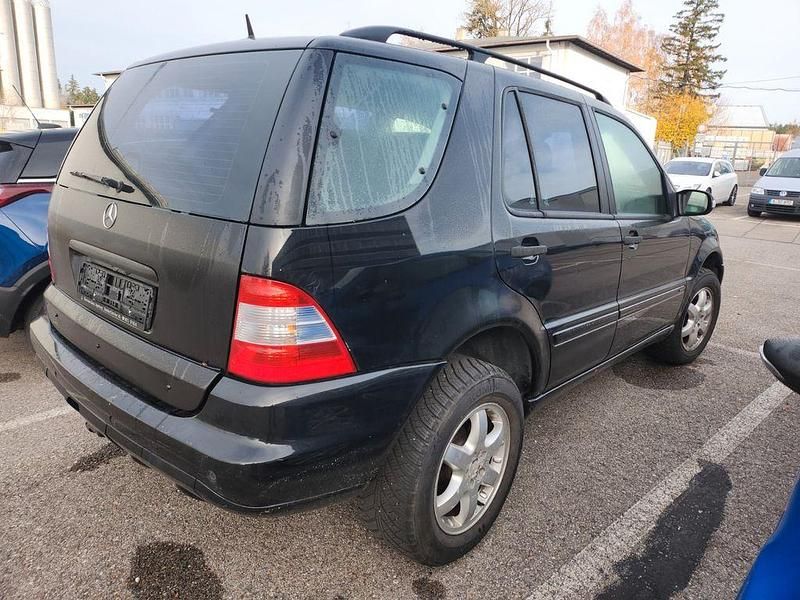 Gebraucht Mercedes ML270 163 PS (119 kW) 2003 Schwarz SUV