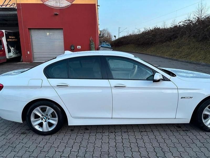Gebraucht BMW 530 258 PS (189 kW) 2014 Weiß Limousine