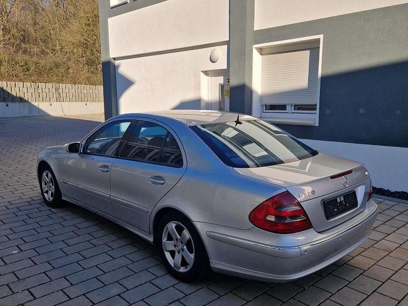 Gebraucht Mercedes E320 204 PS (150 kW) 2004 Silber Limousine