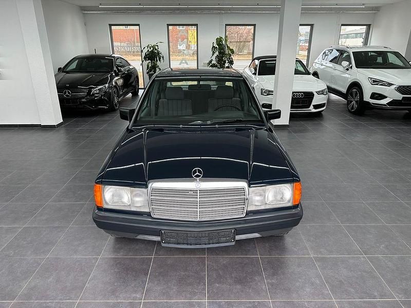 Gebraucht Mercedes 190 72 PS (52 kW) 1987 Blau Limousine