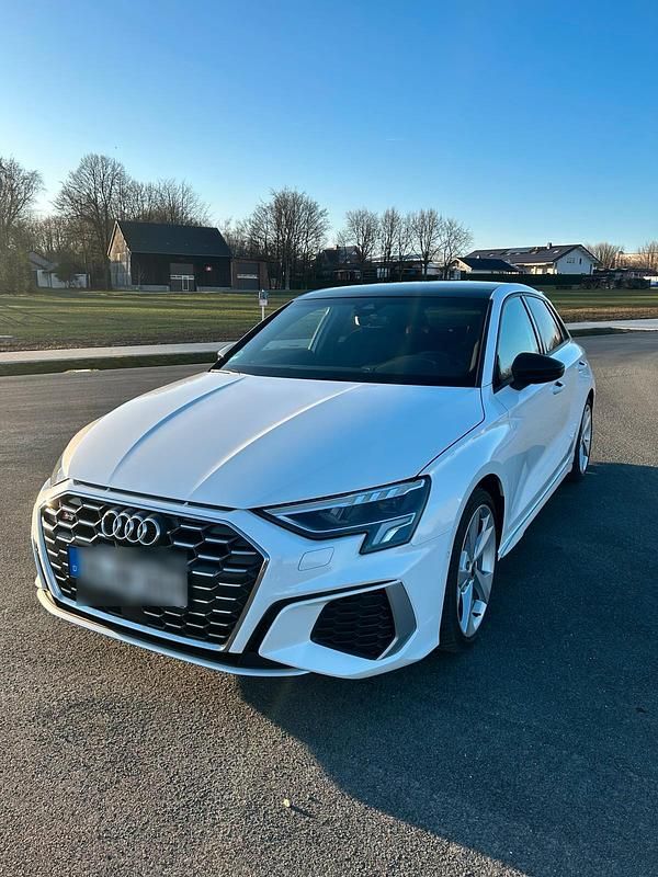Weiß Gebraucht 2021 Audi S3 Advanced Kleinwagen | 38.499 € (Etwas zu teuer) - Bild 1/4
