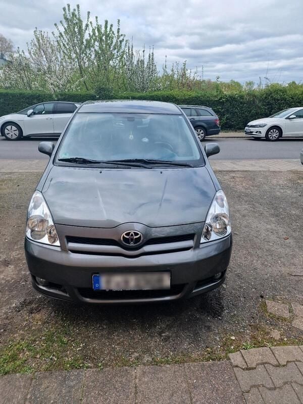 Grau Gebraucht 2006 Toyota Corolla Verso Van / Kleinbus | 4.799 € (Fairer Preis) - Bild 1/4