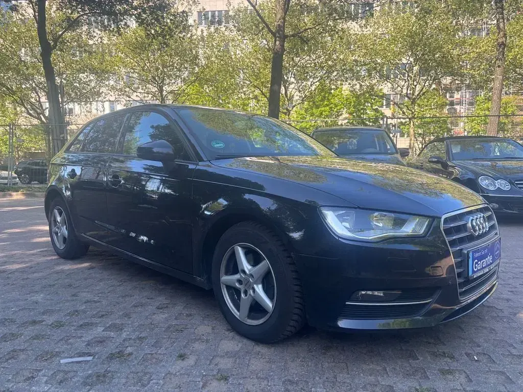 Gebraucht Audi A3 Attraction 122 PS (89 kW) 2013 Schwarz Limousine