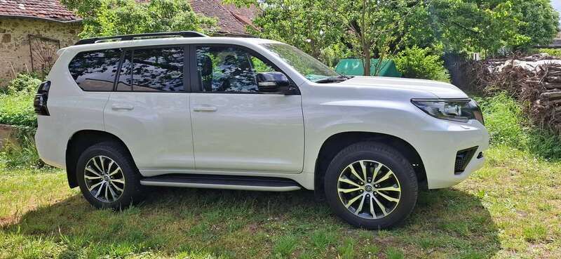 Weiß Gebraucht 2022 Toyota Land Cruiser SUV | 61.590 € (Guter Preis) - Bild 1/4
