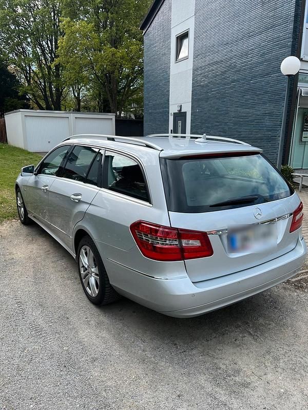 Gebraucht Mercedes E220 Avantgarde 170 PS (125 kW) 2010 Grau Kombi