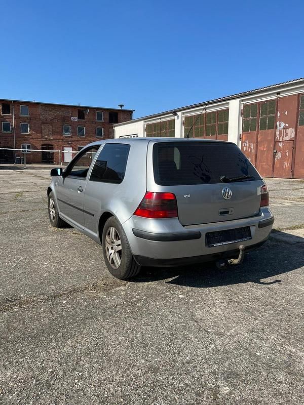 Gebraucht VW Golf IV 75 PS (55 kW) 2003 Silber Kleinwagen