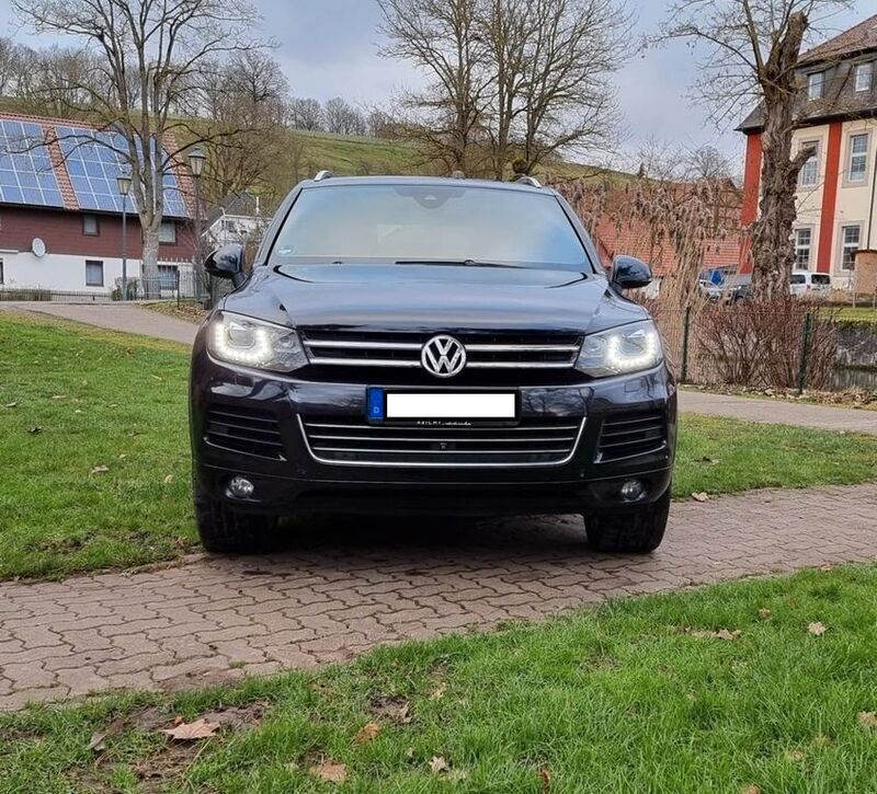 Schwarz Gebraucht 2014 VW Touareg Terrain Tech SUV | 16.500 € (Fairer Preis) - Bild 1/4