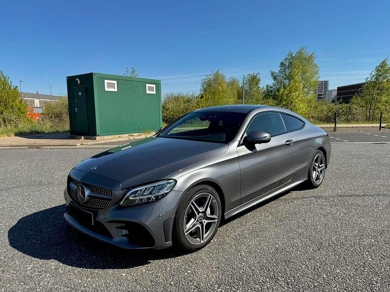 Grau Gebraucht 2018 Mercedes C220 AMG line Coupé | 27.000 € (Fairer Preis) - Bild 1/4