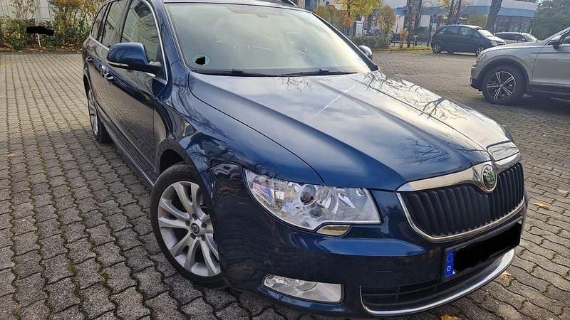 Blau Gebraucht 2013 Skoda Superb Ambition Kombi | 12.500 € (Fairer Preis) - Bild 1/4