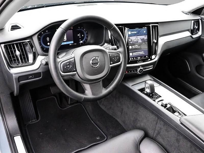 Gebraucht Volvo V60 Core 163 PS (119 kW) 2024 Grau Kombi