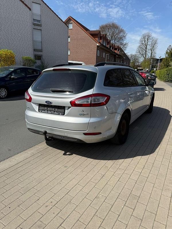 Gebraucht Ford Mondeo Trend 116 PS (85 kW) 2011 Silber Kombi