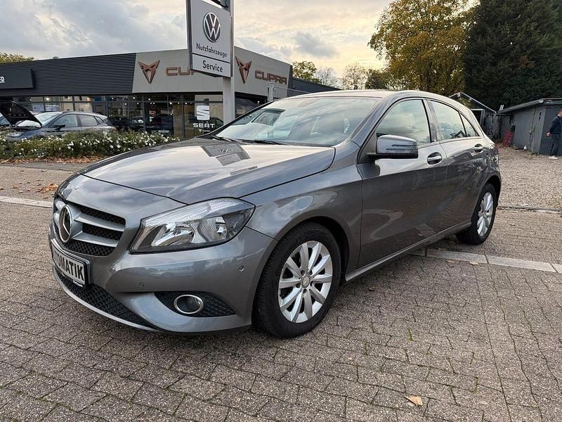 Grau Gebraucht 2013 Mercedes A180 Limousine | 11.200 € (Fairer Preis) - Bild 1/4