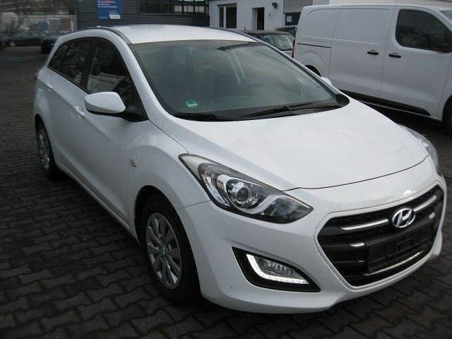 Gebraucht Hyundai i30 Classic 101 PS (74 kW) 2017 Weiß Kombi