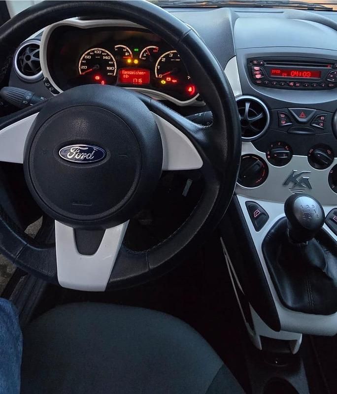 Gebraucht Ford Ka 70 PS (51 kW) 2010 Schwarz Kleinwagen