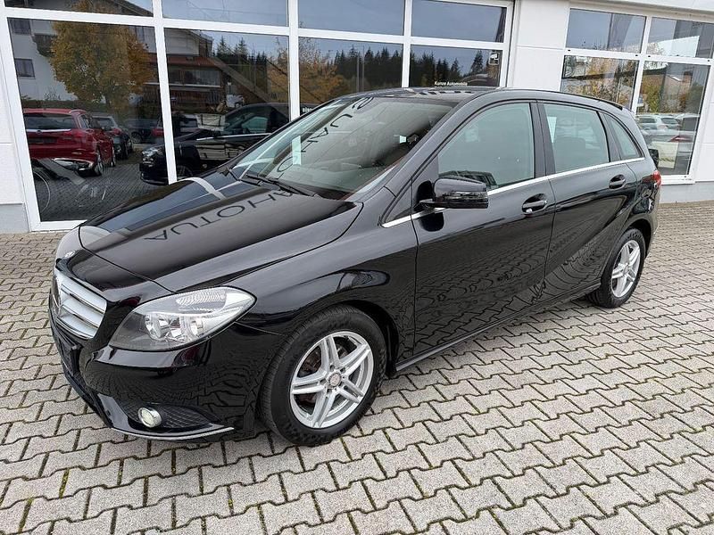 Schwarz Gebraucht 2013 Mercedes B180 Van / Kleinbus | 5.999 € (Superpreis) - Bild 1/4