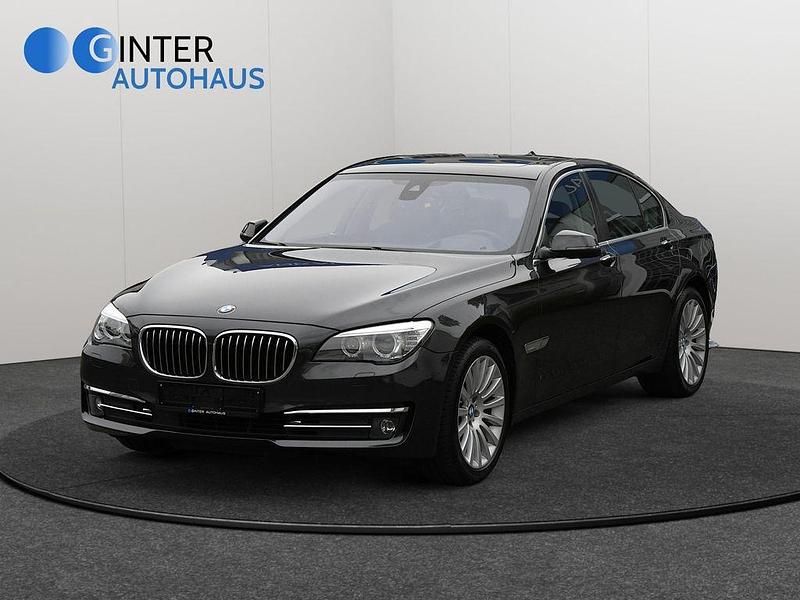 Grau Gebraucht 2014 BMW 730 Comfort Edition Limousine | 22.990 € (Teuer) - Bild 1/4