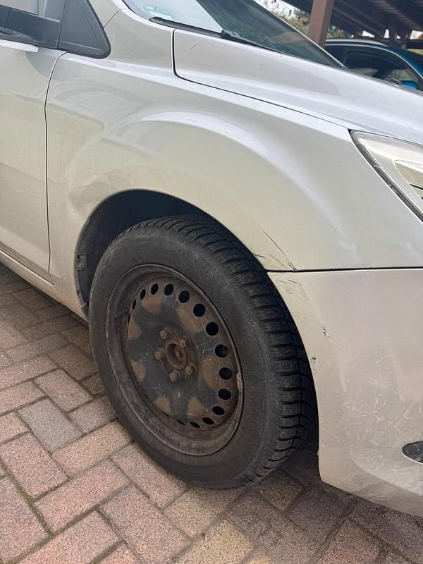 Gebraucht Ford Focus 109 PS (80 kW) 2011 Grau Kombi