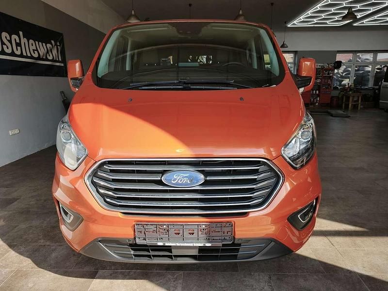 Gebraucht Ford Tourneo Titanium X 150 PS (110 kW) 2023 Hokkaidoorange metallic Van / Kleinbus