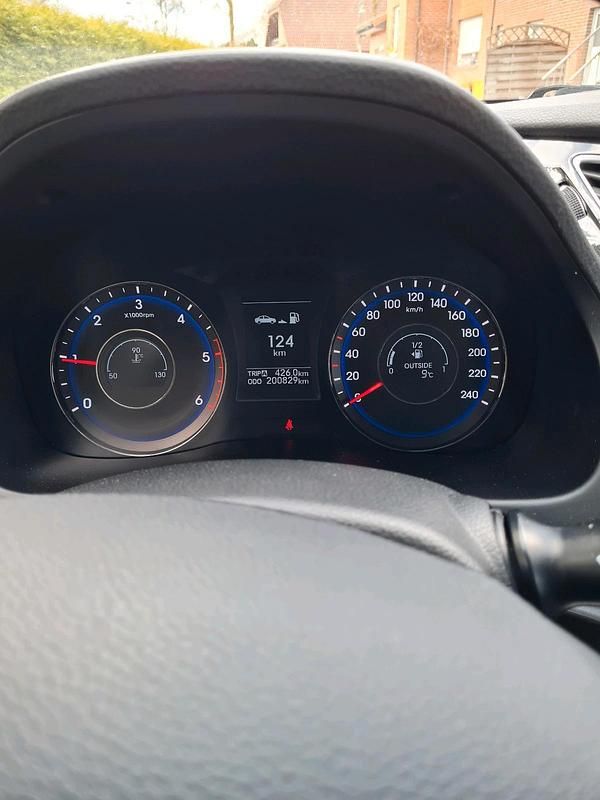 Gebraucht Hyundai i40 136 PS (100 kW) 2012 Silber Kombi