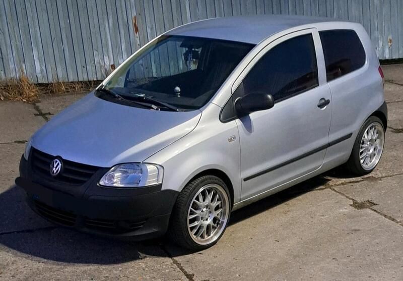 Silber Gebraucht 2006 VW Fox Kleinwagen | 2.390 € (Teuer) - Bild 1/4