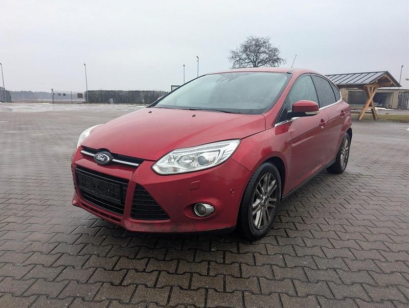 Gebraucht Ford Focus 125 PS (91 kW) 2012 Rot Limousine