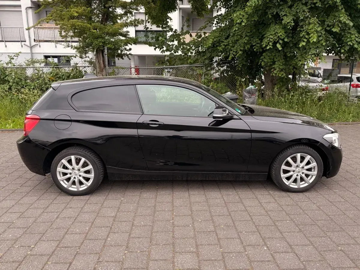 Gebraucht BMW 116 Sport Line 116 PS (85 kW) 2013 Schwarz Kleinwagen
