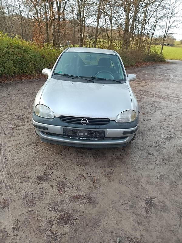 Silber Gebraucht 2000 Opel Corsa Kleinwagen | 1.590 € (Fairer Preis) - Bild 1/4