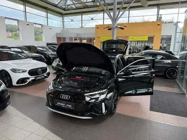 Gebraucht Audi RS3 Comfort 400 PS (294 kW) 2023 Mythosschwarz metallic Limousine