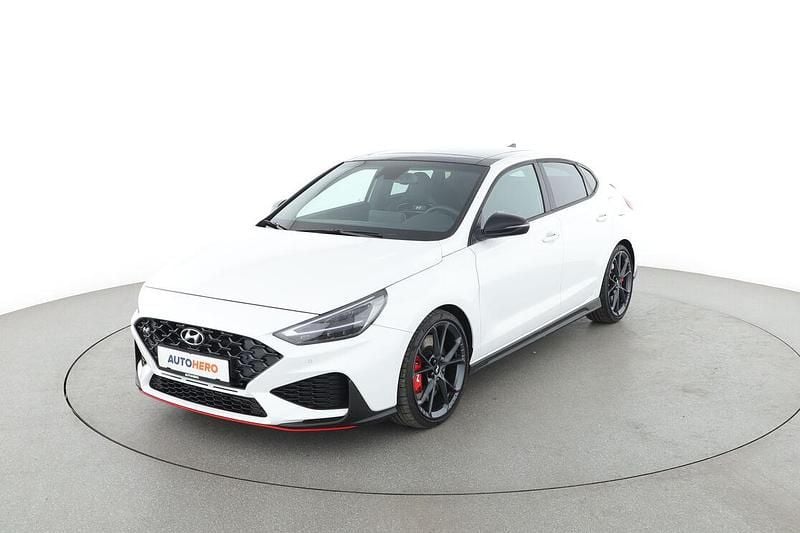 Weiß Gebraucht 2024 Hyundai i30 N Performance Limousine | 35.510 € (Etwas zu teuer) - Bild 1/3