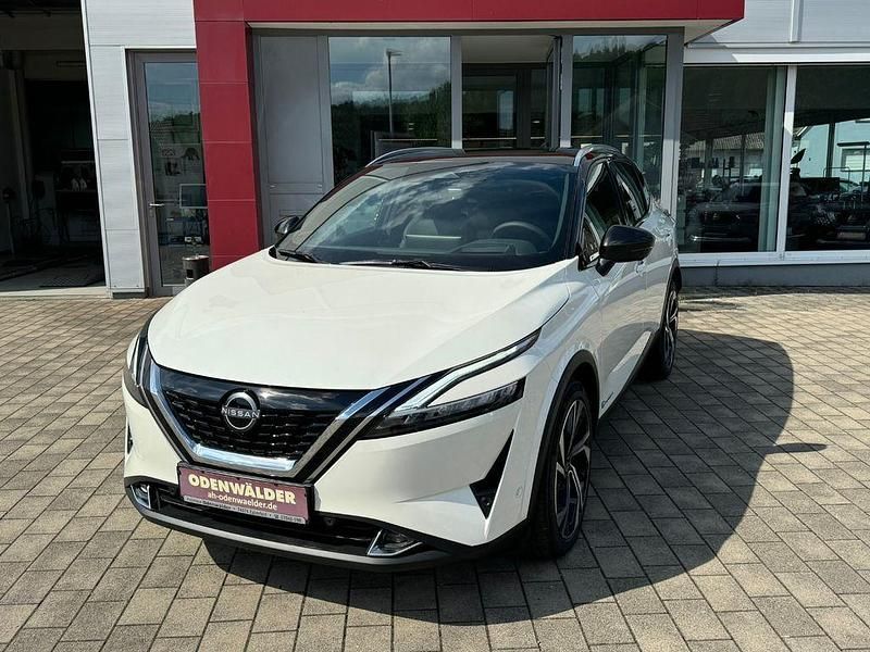 Pearl white/black m Gebraucht 2024 Nissan Qashqai Tekna+ SUV | 32.188 € (Guter Preis) - Bild 1/4