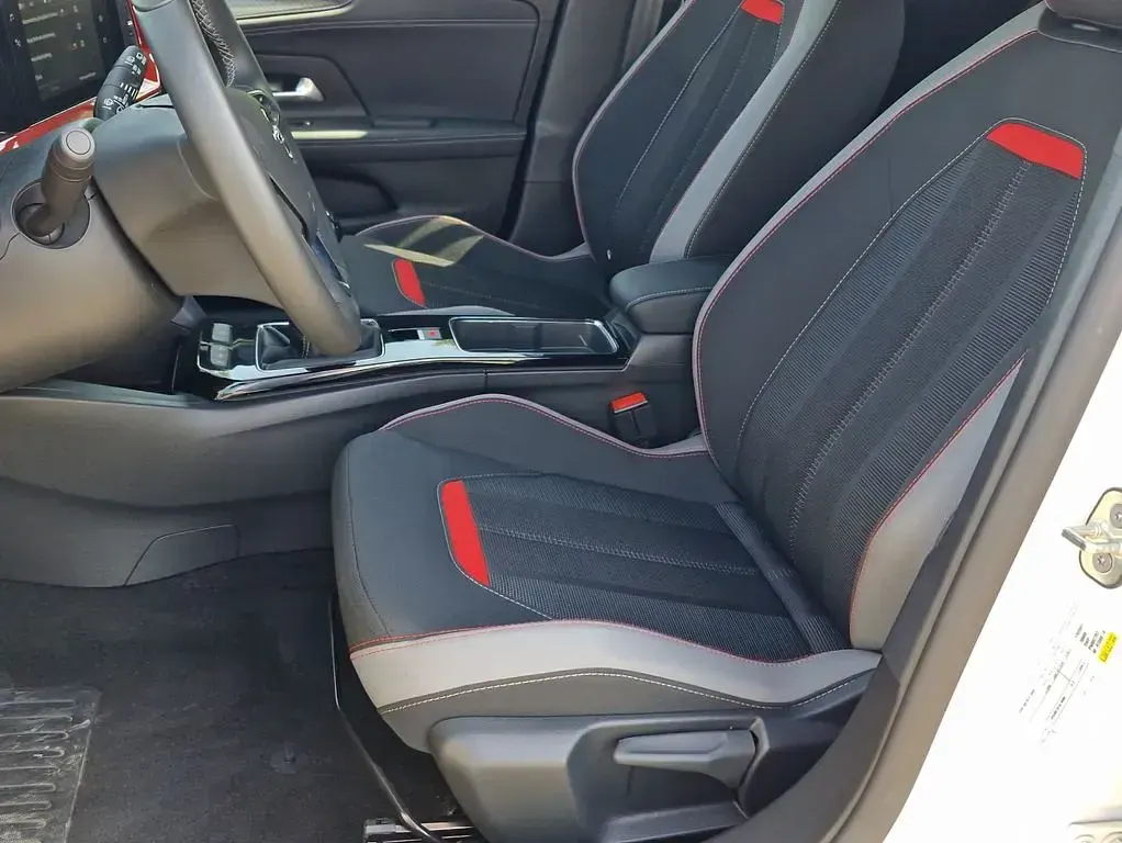 Gebraucht Opel Mokka 136 PS (100 kW) 2023 Jade weiß / dach schwarz SUV