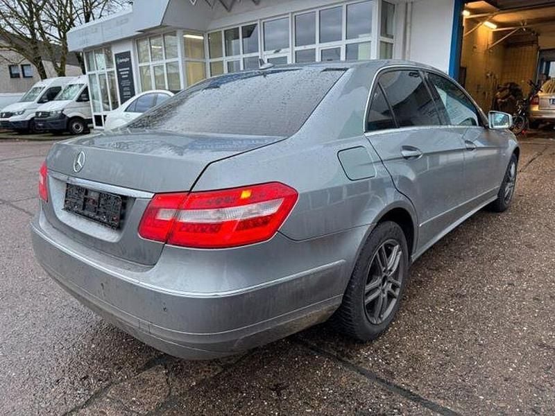 Second-hand Mercedes E220 Elegance 170 CP (125 kW) 2009 Argintiu Berlinǎ