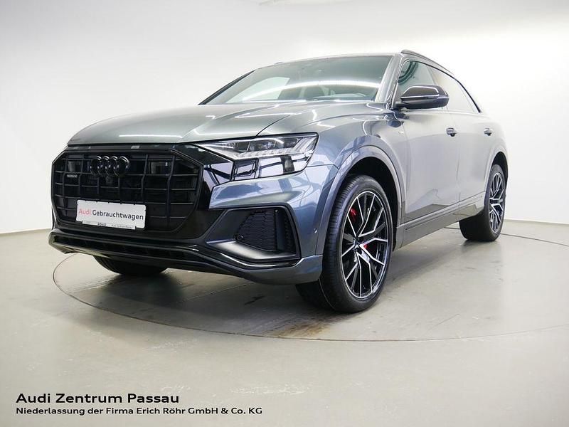 Grau Gebraucht 2022 Audi Q8 S-Line SUV | 54.850 € - Bild 1/4