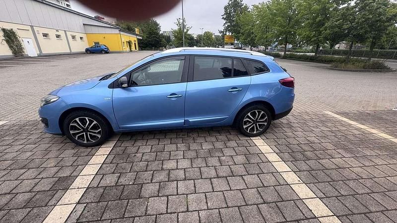 Blau Gebraucht 2015 Renault Mégane GrandTour LIMITED Kombi | 6.700 € (Fairer Preis) - Bild 1/4