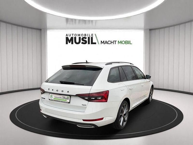 Gebraucht Skoda Superb SportLine 200 PS (147 kW) 2024 Moonweiss metallic Kombi